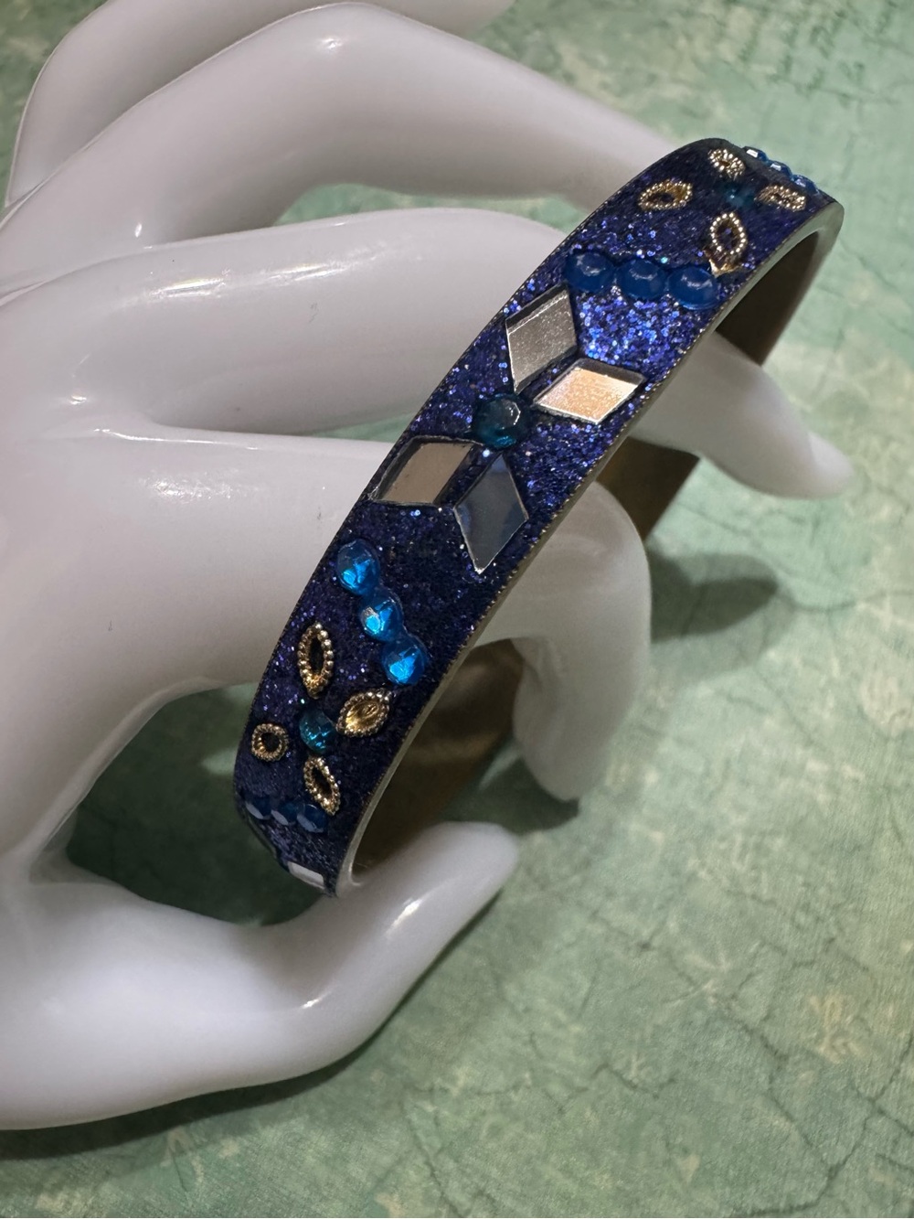 VINTAGE MIRRORED BLUE GLITTER BANGLE BRACELET
